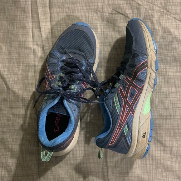 Women’s ASICS - Picture 2 of 6